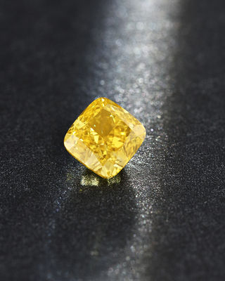 O laboratório de HPHT criou Diamond Loose Cushion Cut amarelo 10 Mohs