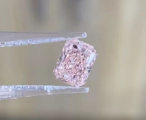 O laboratório certificado de IGI criou diamantes coloridos gosta do diamante fraco brilhante intenso do rosa VS1