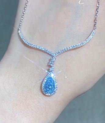 Blue Pear Lab criou um colar de diamantes de 1,5 quilates.
