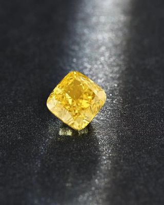 Laboratório fraco sintético o coxim amarelo crescido do diamante 2.53ct cortou com certificado de IGI