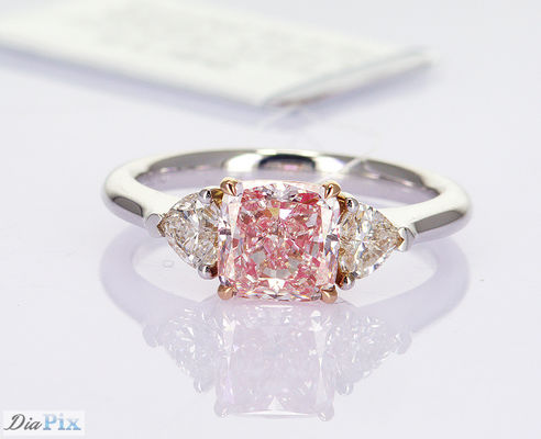 1.76CT sintético Cereza Rosa CVD Anéis de diamante Cushion Cut Set em ouro branco 18k