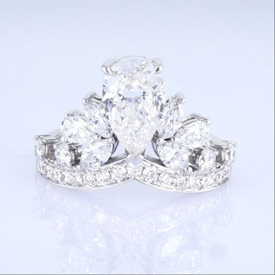 Anel de diamante de 18 quilates, de estilo coroa, de laboratório, de mulheres bonitas, de desenho de princesa, anel de diamante branco, de laboratório.