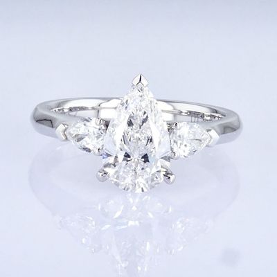 Anel de diamante em forma de pêra estilo clássico de três pedras Anel de diamante de laboratório branco