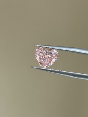 Diamantes Laboratório Crescidos em Forma de Coração Rosa Intenso Chique Diamantes Certificados IGI Diamantes Rosa